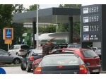 Aldi začal v Rakousku prodávat levný benzin
